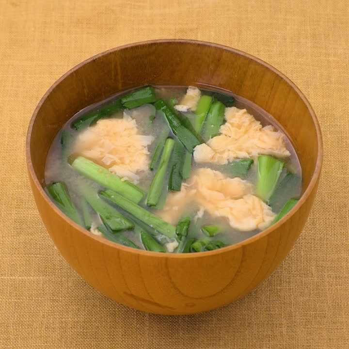 ニラと卵の味噌汁