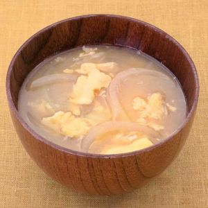 「玉ねぎと卵の味噌汁」のレシピ動画
