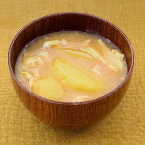 「じゃがいもと卵の味噌汁」のレシピ動画