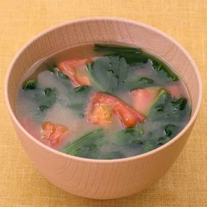 「ほうれん草とトマトの味噌汁」のレシピ動画