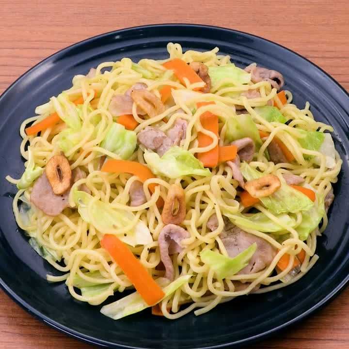 さっと炒めて♪ にんにく塩焼きそばのレシピ動画・作り方 | デリッシュ