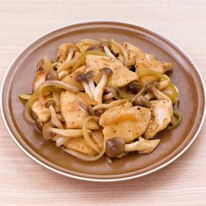 「鶏肉としめじの甘辛炒め」のレシピ動画