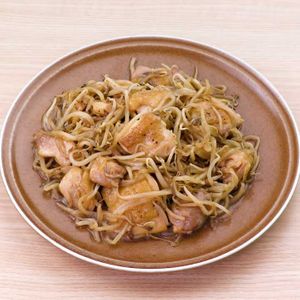 「鶏肉ともやしの甘辛炒め」のレシピ動画