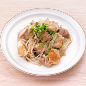 「鶏肉ともやしの味噌炒め」のレシピ動画