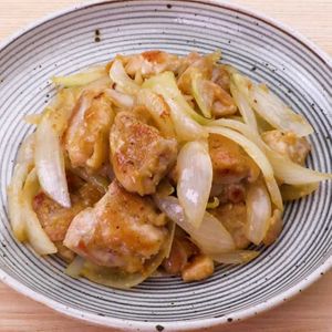 「鶏肉と玉ねぎの味噌炒め」のレシピ動画