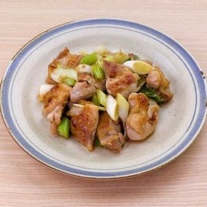「鶏肉とねぎの味噌炒め」のレシピ動画