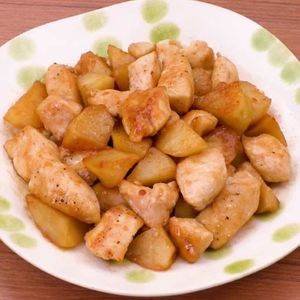 「鶏肉とじゃがいもの甘辛炒め」のレシピ動画