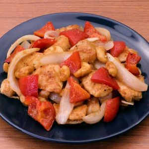 「鶏肉とナッツの味噌炒め」のレシピ動画
