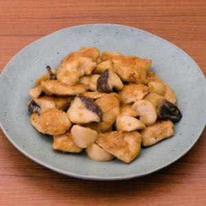 「鶏肉とエリンギの味噌だれ炒め」のレシピ動画
