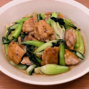 「鶏肉とチンゲン菜の甘辛炒め」のレシピ動画