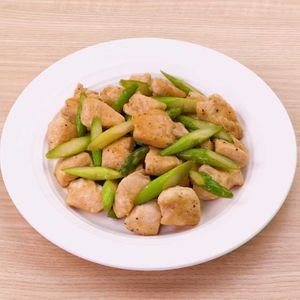 「鶏肉とアスパラの甘辛炒め」のレシピ動画