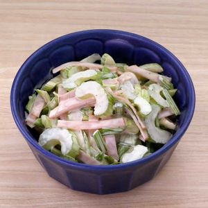 セロリとハムのマヨサラダ