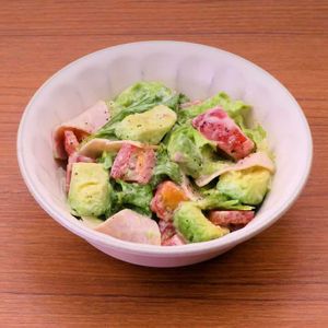 アボカドとトマトのハムマヨサラダ