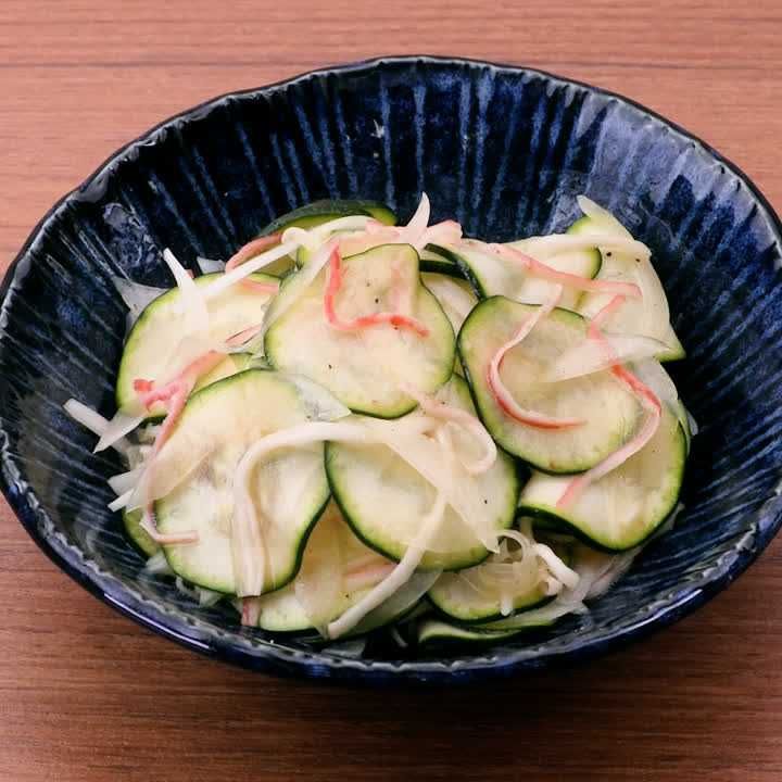 ズッキーニとかにかまぼこの和風サラダ