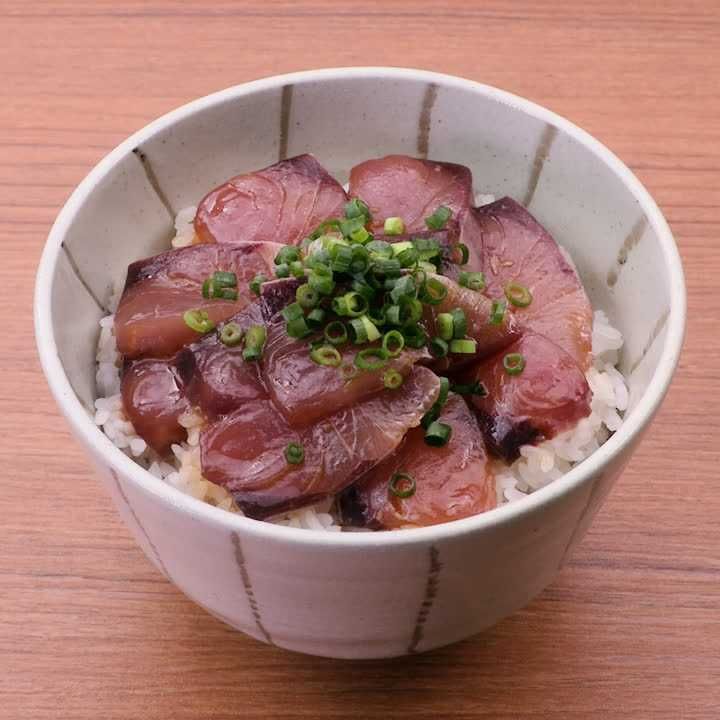 ハマチの漬け丼