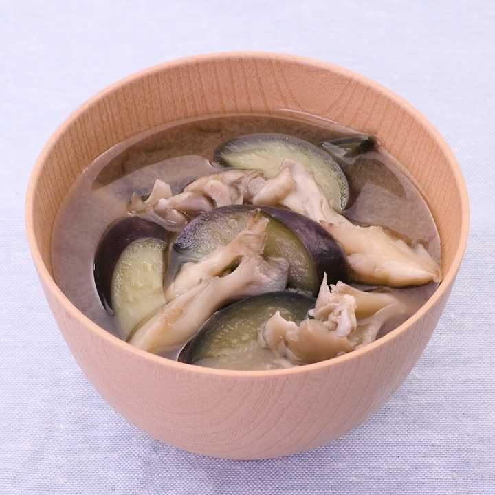 なすとまいたけの味噌汁