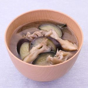 「なすとまいたけの味噌汁」のレシピ動画