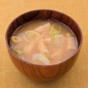 「ネギと油揚げの味噌汁」のレシピ動画