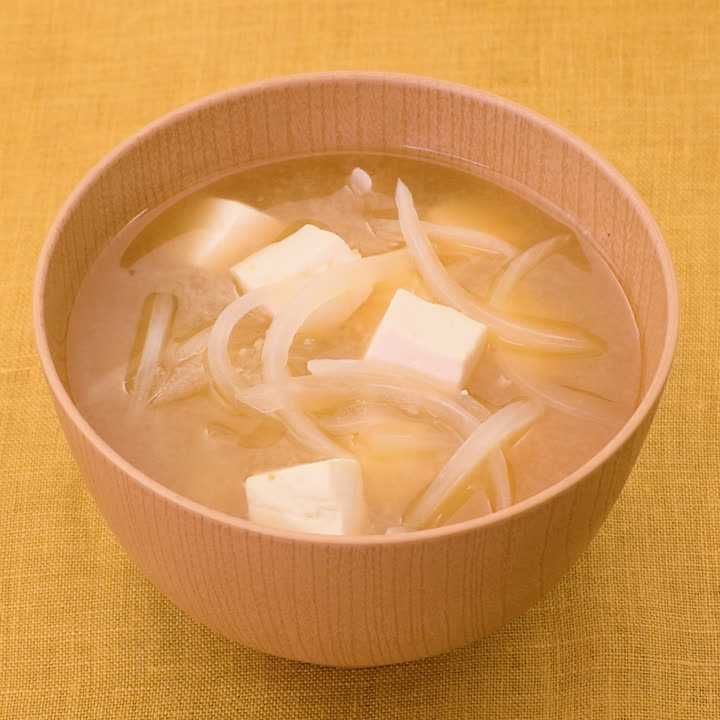 玉ねぎと豆腐の味噌汁