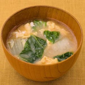 「白菜と卵の味噌汁」のレシピ動画