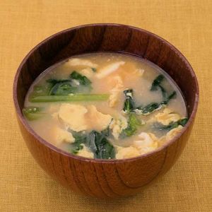 「小松菜と卵の味噌汁」のレシピ動画