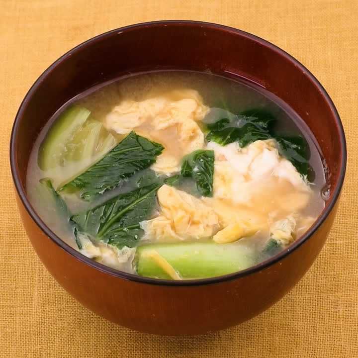 チンゲン菜と卵の味噌汁