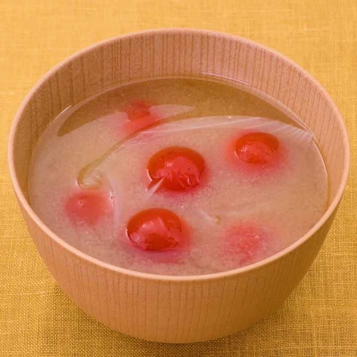 ミニトマトと玉ねぎの味噌汁