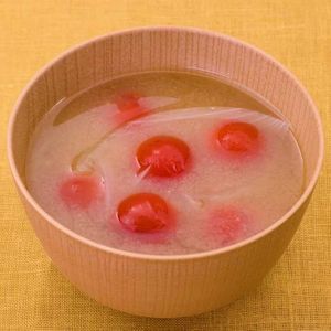 「ミニトマトと玉ねぎの味噌汁」のレシピ動画