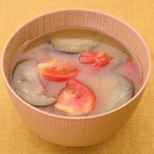 「トマトとナスの味噌汁」のレシピ動画