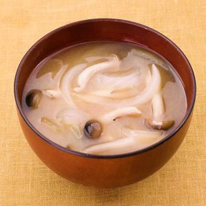 「玉ねぎとしめじの味噌汁」のレシピ動画