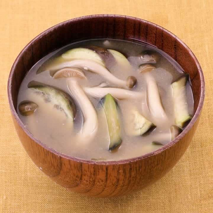 しめじとなすの味噌汁