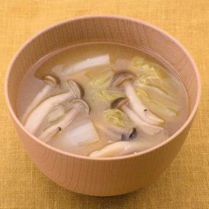 「白菜としめじの味噌汁」のレシピ動画