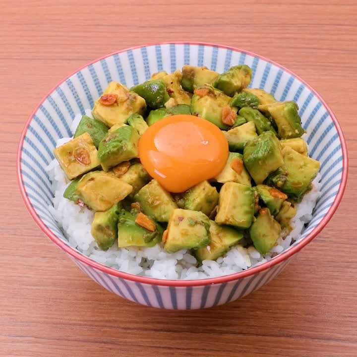 アボカドの漬け丼