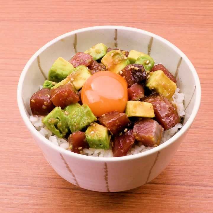食べ応え抜群 アボカドとかつおの漬け丼のレシピ動画 作り方 Delish Kitchen 食べ応え抜群 アボカドとかつおの漬け丼のレシピ動画 作り方 Delish Kitchen