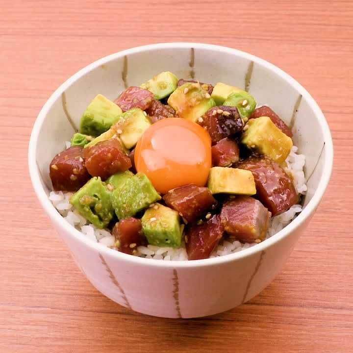 食べ応え抜群 アボカドとかつおの漬け丼のレシピ動画 作り方 Delish Kitchen