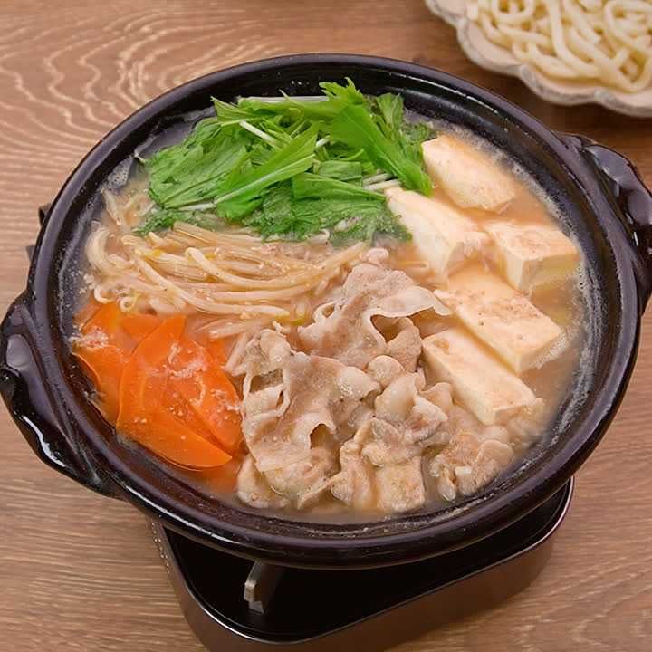 豚肉と豆腐のにんにくごま味噌鍋