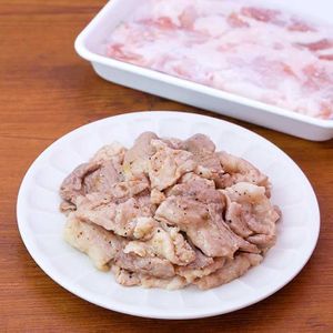 「下味冷凍 豚こまの旨塩ガーリック漬け」のレシピ動画