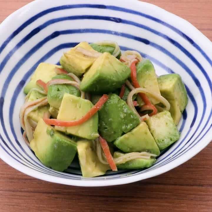 アボカドとかにかまぼこのポン酢サラダ