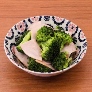 「ブロッコリーとハムのフレンチサラダ」のレシピ動画