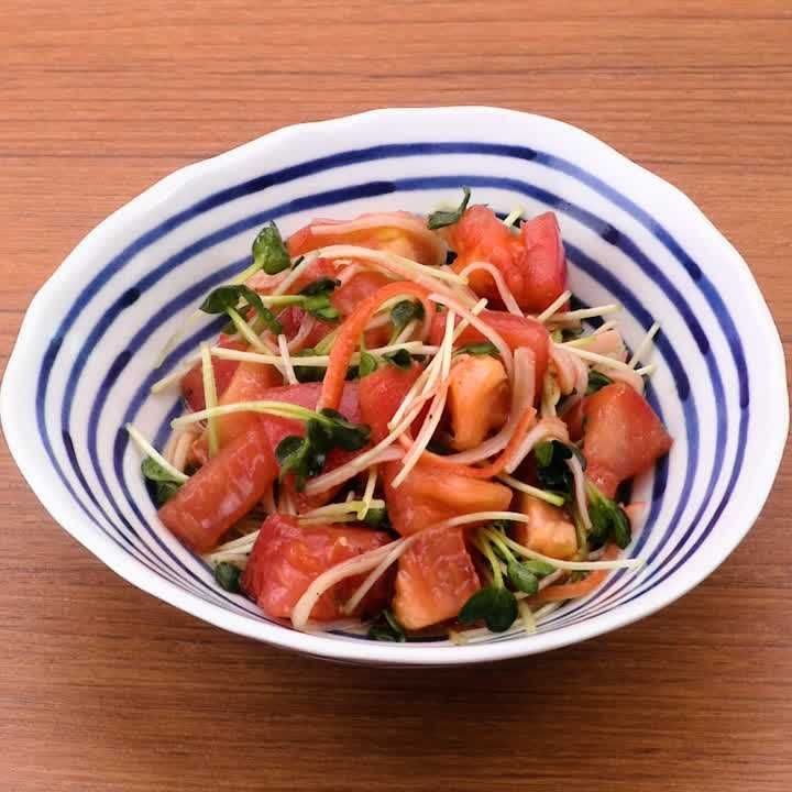 トマトとかにかまぼこの和風サラダ
