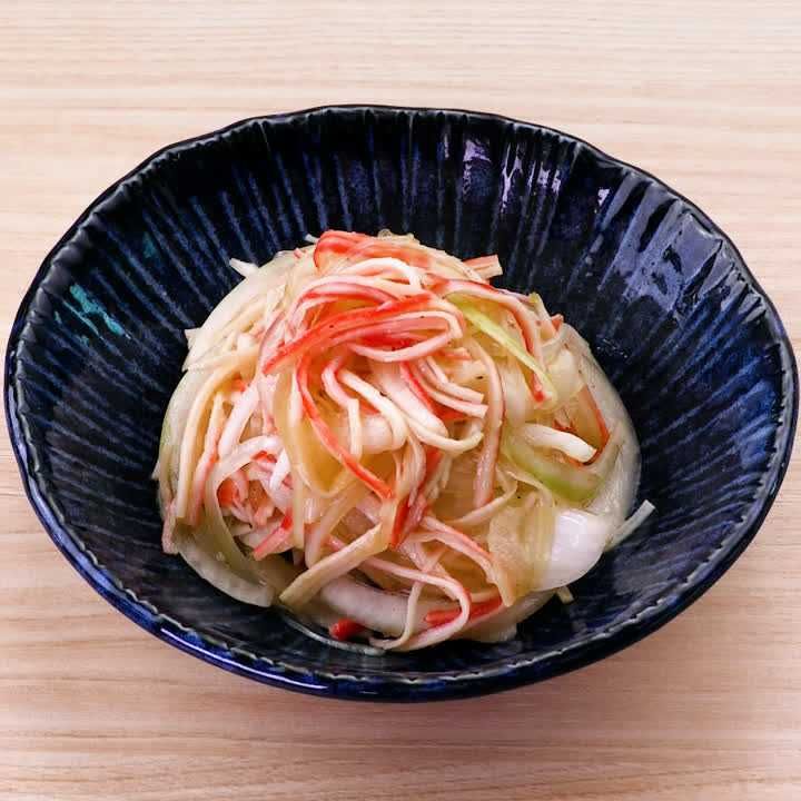 新玉ねぎとかにかまぼこのポン酢サラダ