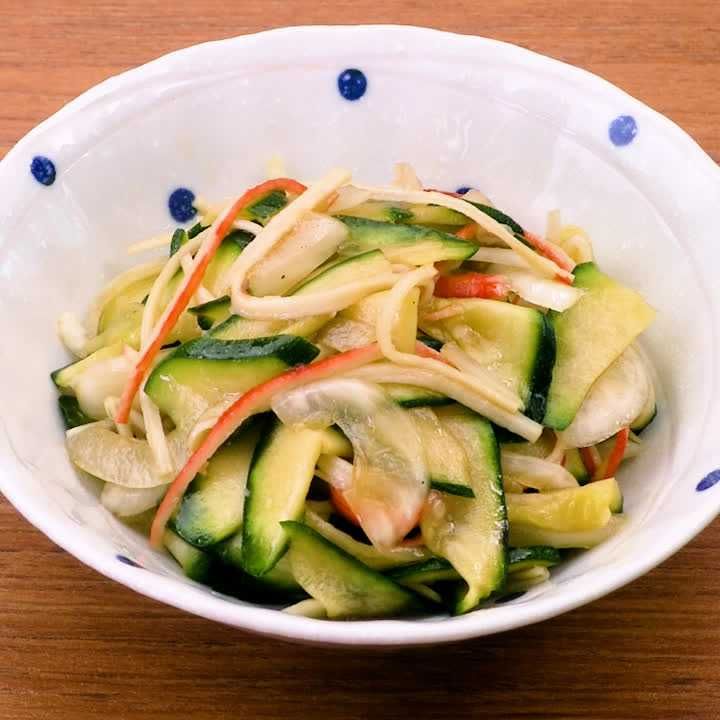 ズッキーニとかにかまぼこのポン酢サラダ