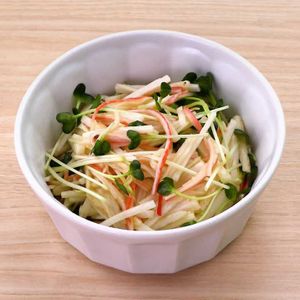 「長芋とかにかまぼこの和風サラダ」のレシピ動画