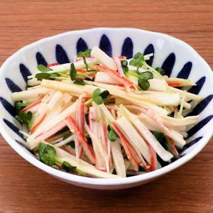 「長芋とかにかまぼこの中華サラダ」のレシピ動画