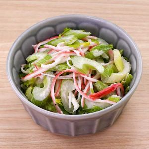 セロリとかにかまぼこのフレンチサラダ