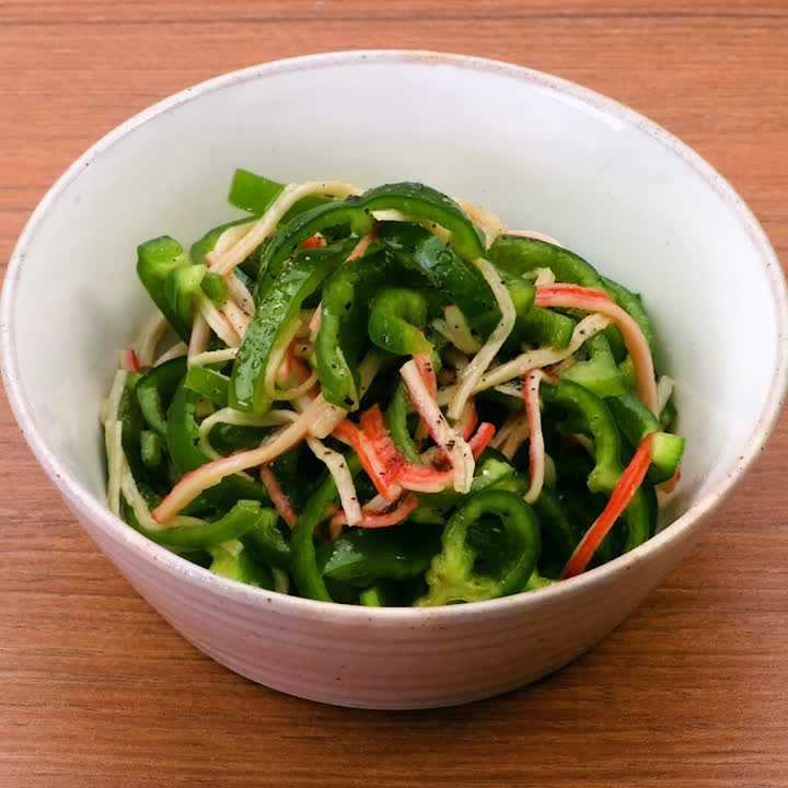 ピーマンとかにかまぼこの和風サラダ