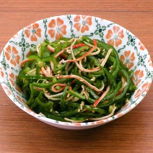 「ピーマンとかにかまぼこの中華サラダ」のレシピ動画