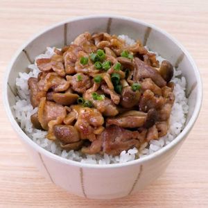 「豚肉としめじの甘辛丼」のレシピ動画