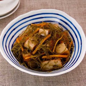刻み昆布とさつま揚げの煮物