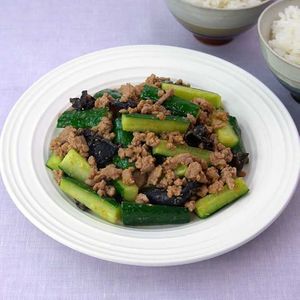 「きゅうりと豚ひき肉の味噌炒め」のレシピ動画
